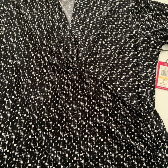 Vince Camuto 2X Black/White Surplice Ruched Side Top 3/4 Sleeve Stretch NWT - Picture 7 of 11